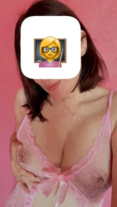 Maestra de kinder me manda fotos en lencería nueva 🥵🤤🥴👩‍🏫 cover image
