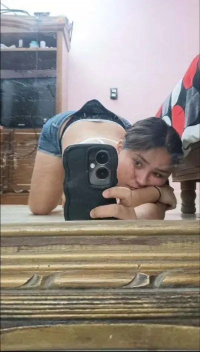 Trola Argentina hermosa gordita blanquita culona con coño peludita rico cover image