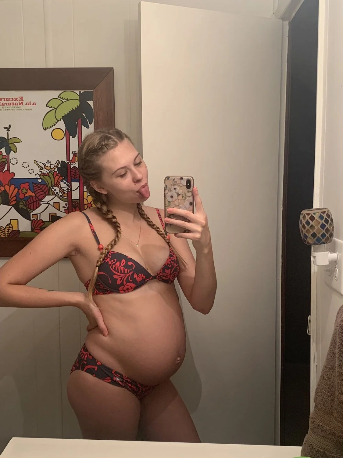 Ava image 39