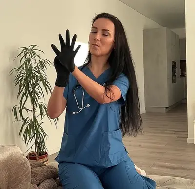 M4dr3 doctora atiende a h1j0 después del trabajo cover image