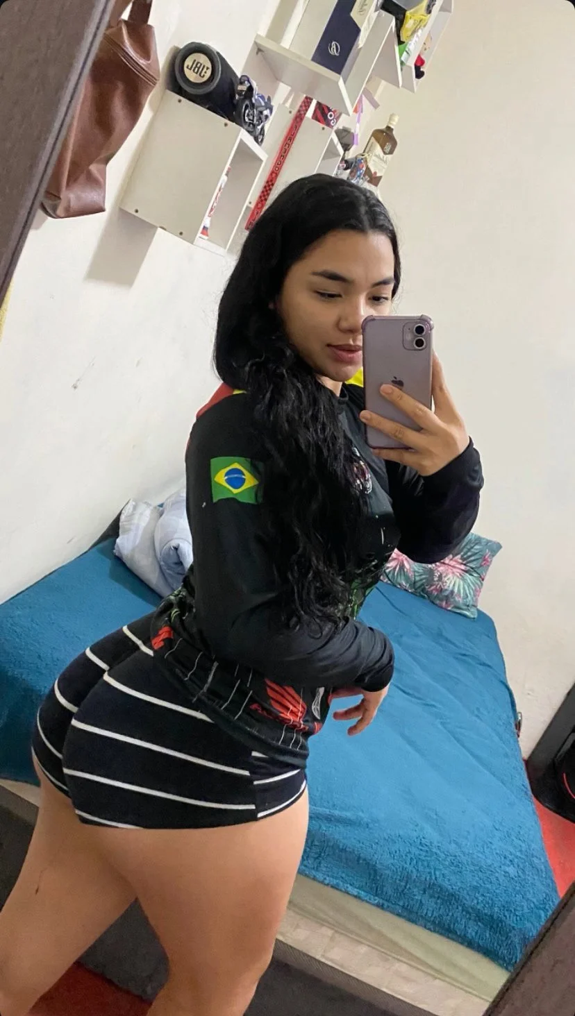 Putinha toda exibida no insta image 3