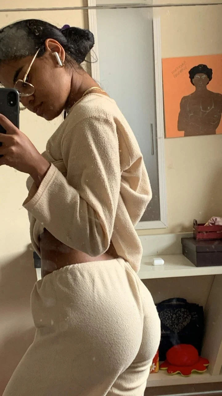namorada do corninho se masturba enquanto fala como deu para outro macho image 2