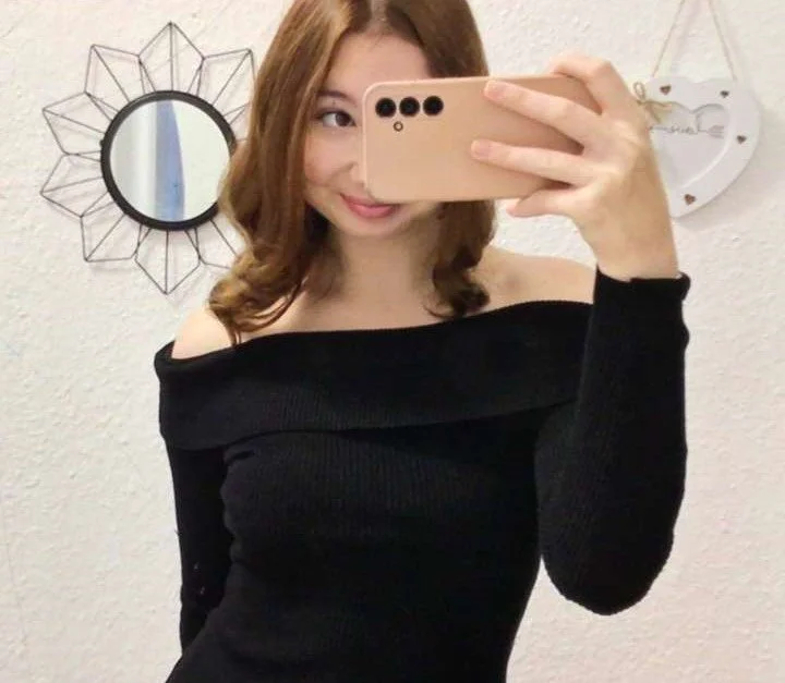 College Virgin With Tight Shaved Pussy Snap Leaked image 3