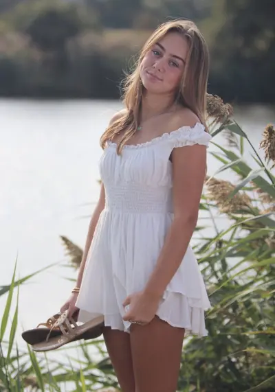 Irl Popular girls from high school exposed part 1: Grace cover image