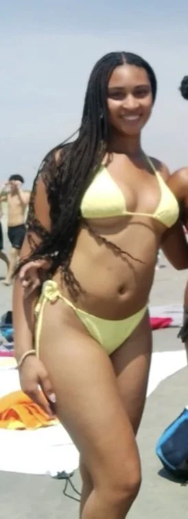 Lightskin hottie loves showing off her body 🥵 image 5