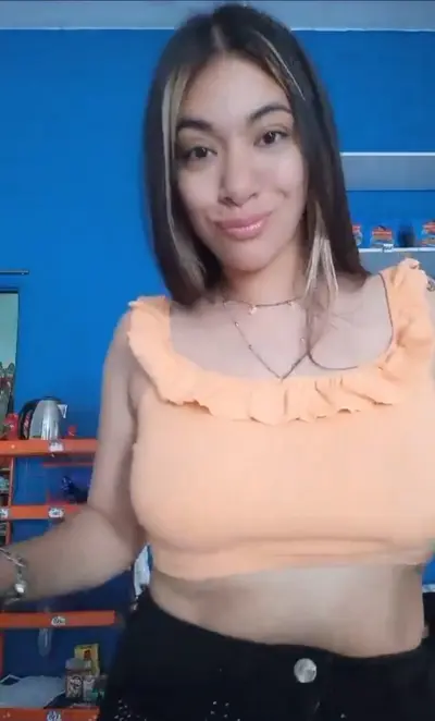 🔥 No puede dejar de ser puta ni en su trabajo 🔥🍒 cover image