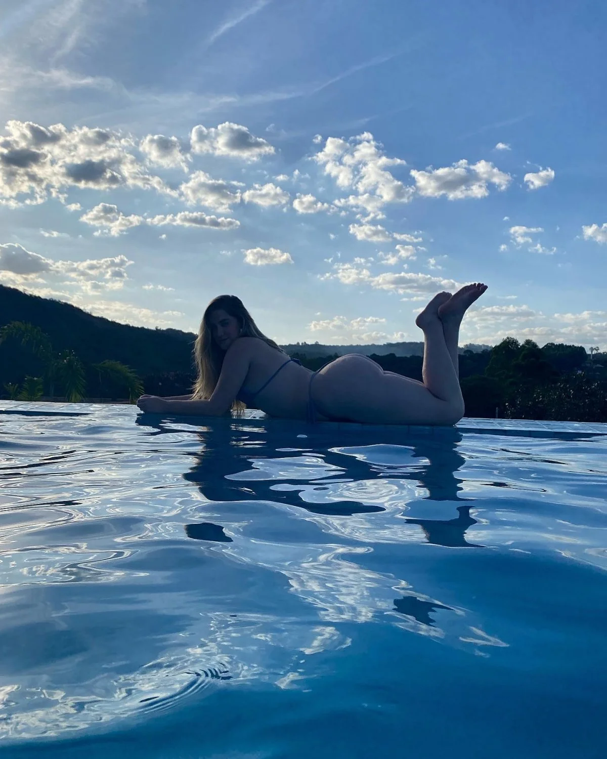 loirinha cavala do insta 1 - no nudes image 2