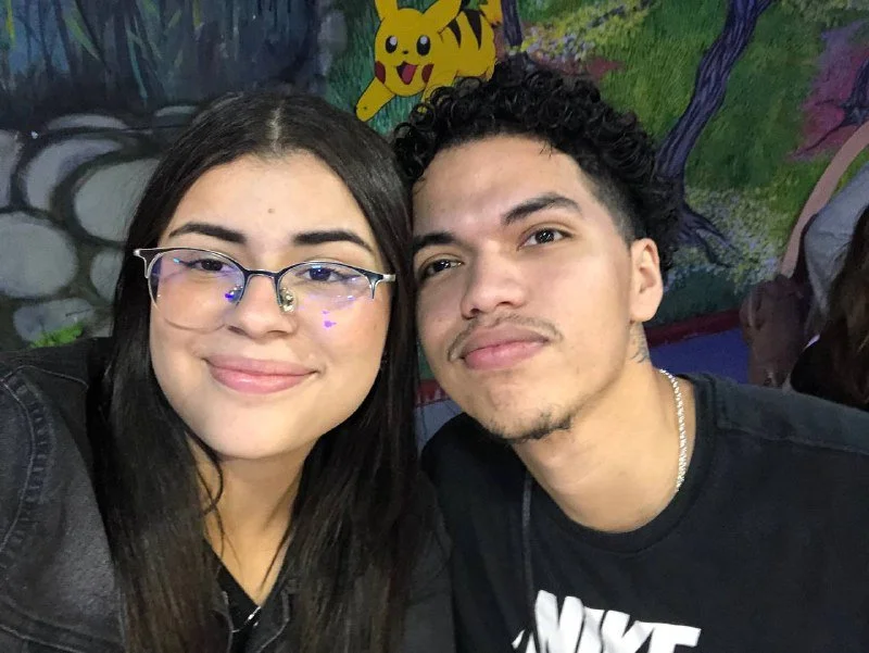Novinha caiu na net siriricando e dando a bucetinha pro namorado beta main image