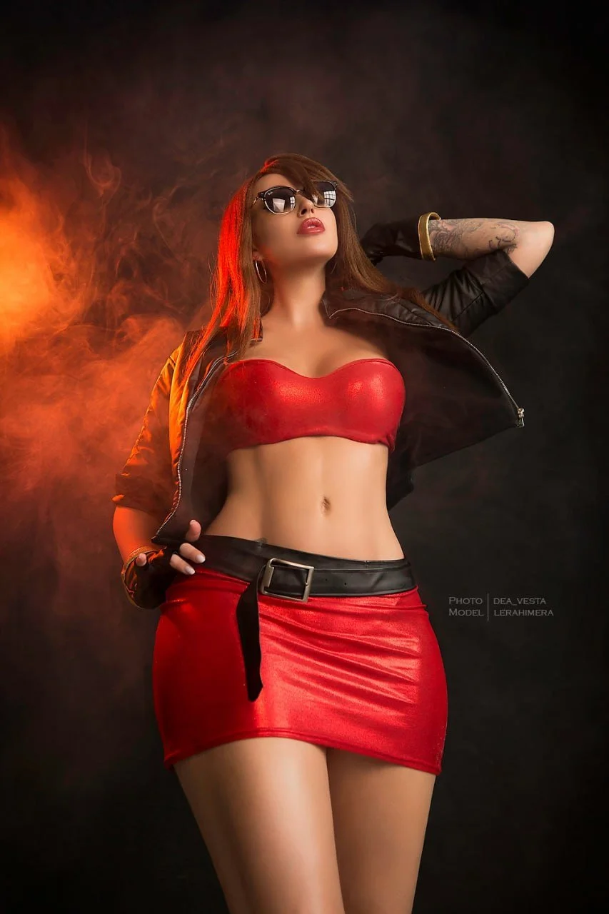 Who TF is This Cosplayer Playing?! CIS 🤷😇🙏 image 1