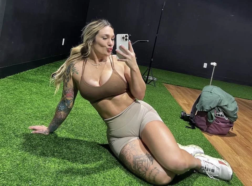Webslut-Fitness Whore-Dallas-Lost image 3