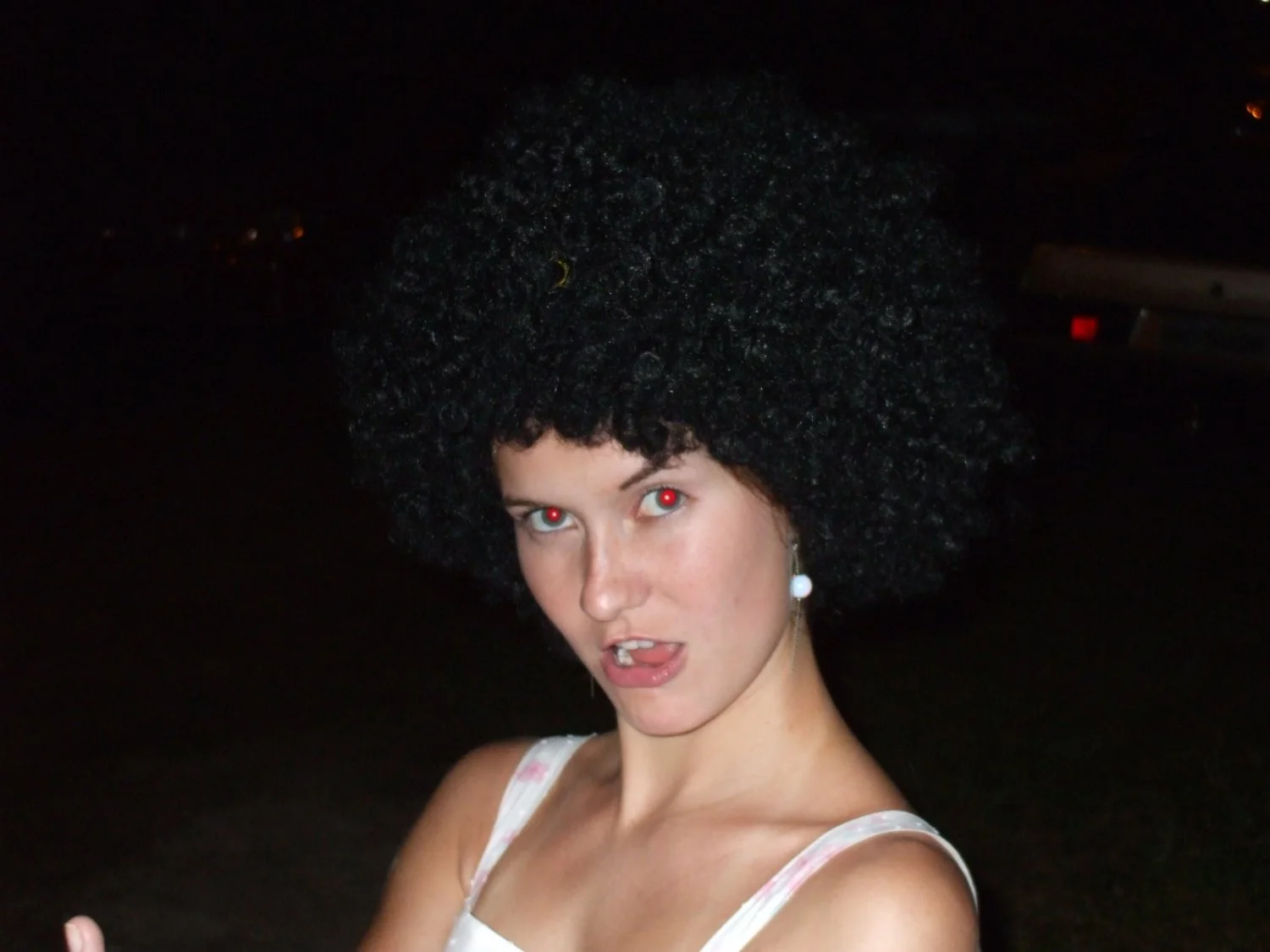 Gostosinha ficou soltinha na festa depois teve que aguentar rola dos machos image 6