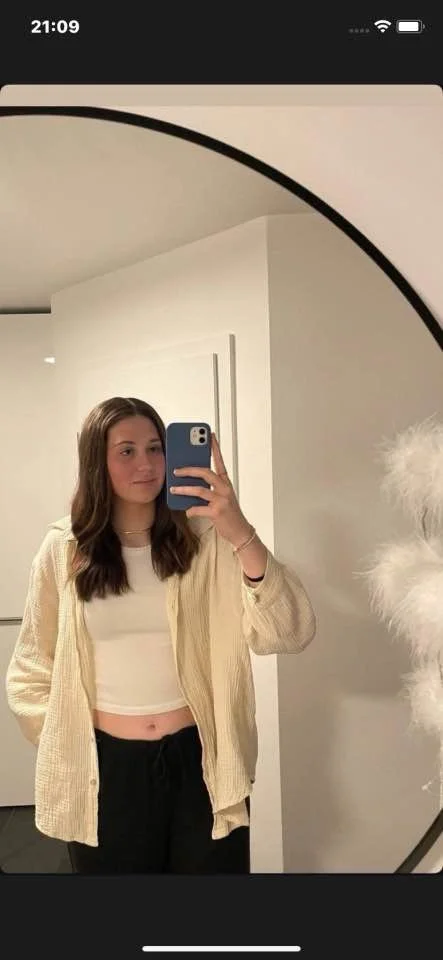 German slut Jona lost in IRL game image 2