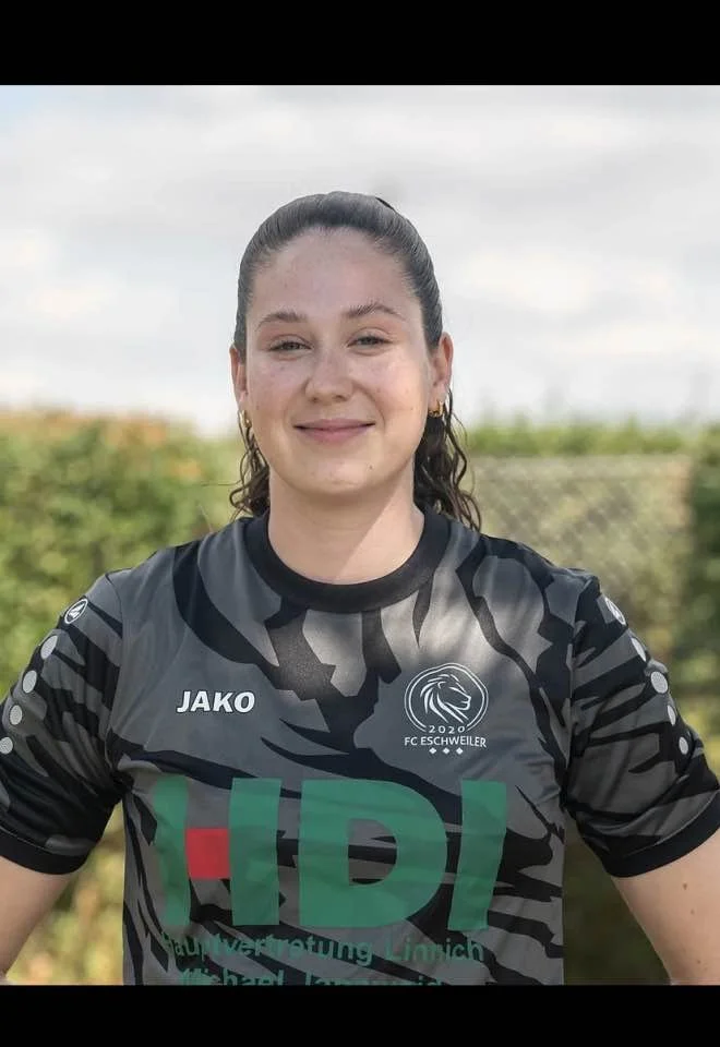 German slut Jona lost in IRL game image 9