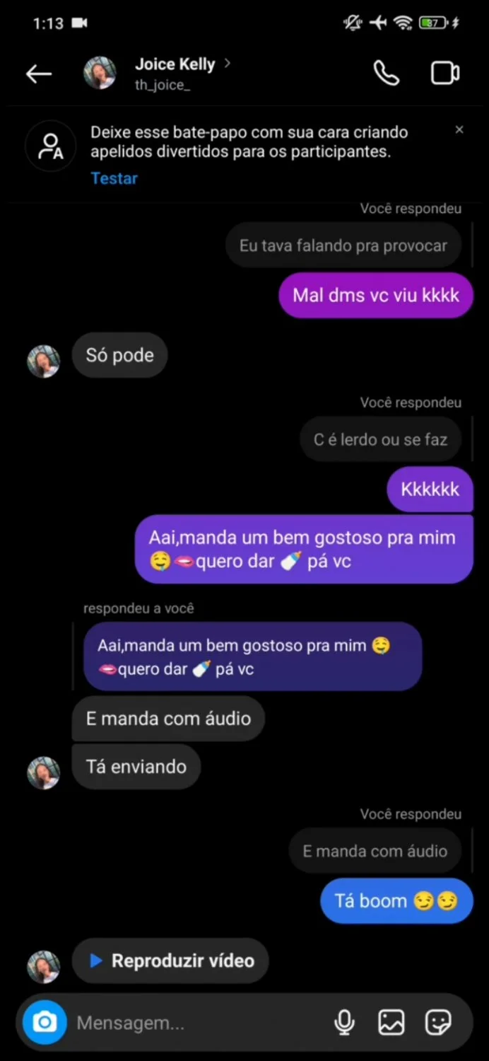 Putinha do insta mandando video pra geral. main image