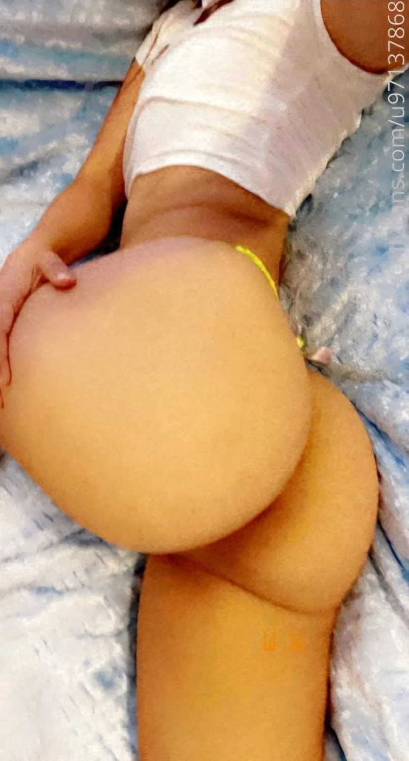 Latina shows fat ass behind boyfriends back until she got too famous in Texas image 9