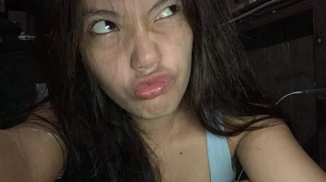 The only pinay that i saw with this kind of pinkish huge titties. main image