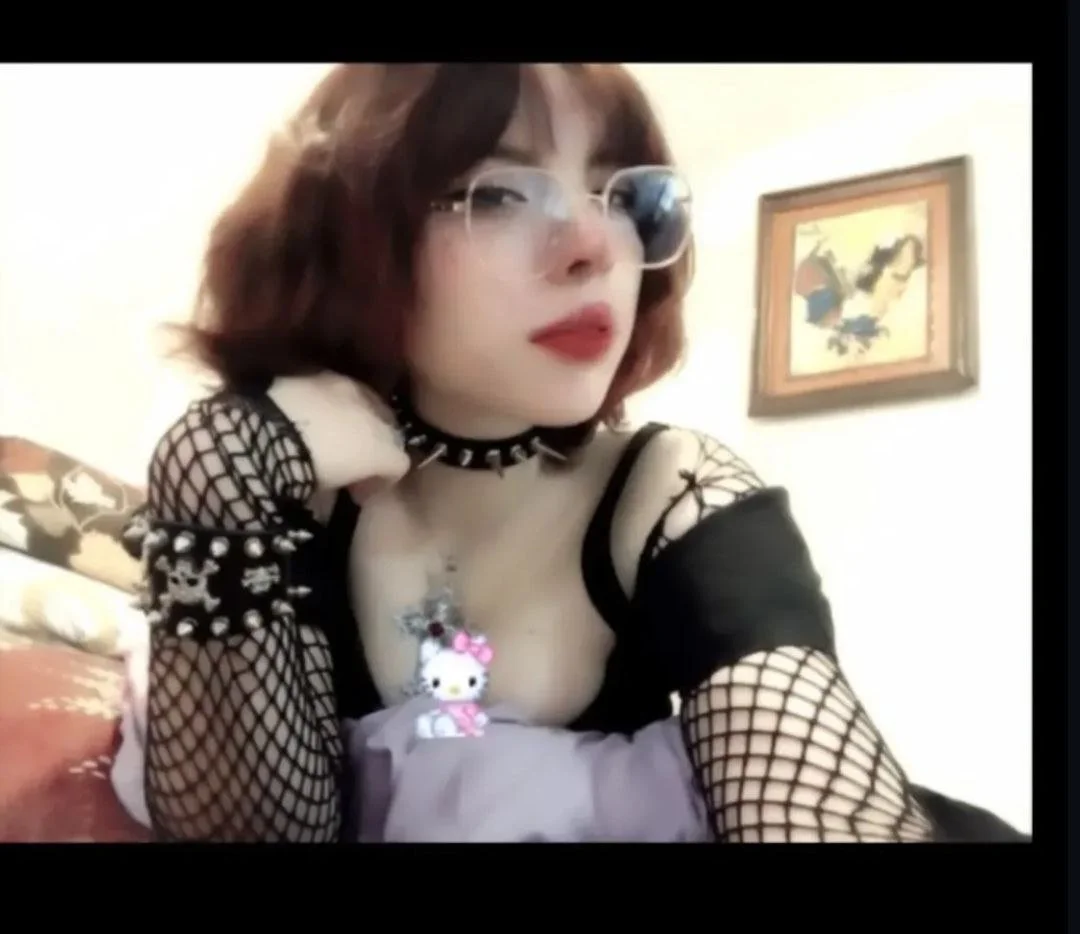 Altgirl tetona image 3