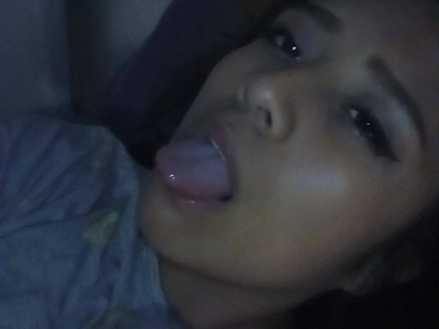 Toda una puta con esa carita le gusta que acabe en su boca image 3