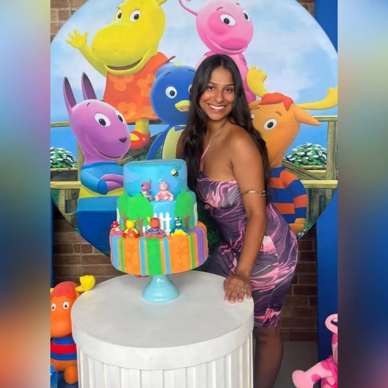 Olha como essa novinha safada geme fudendo de 4 main image