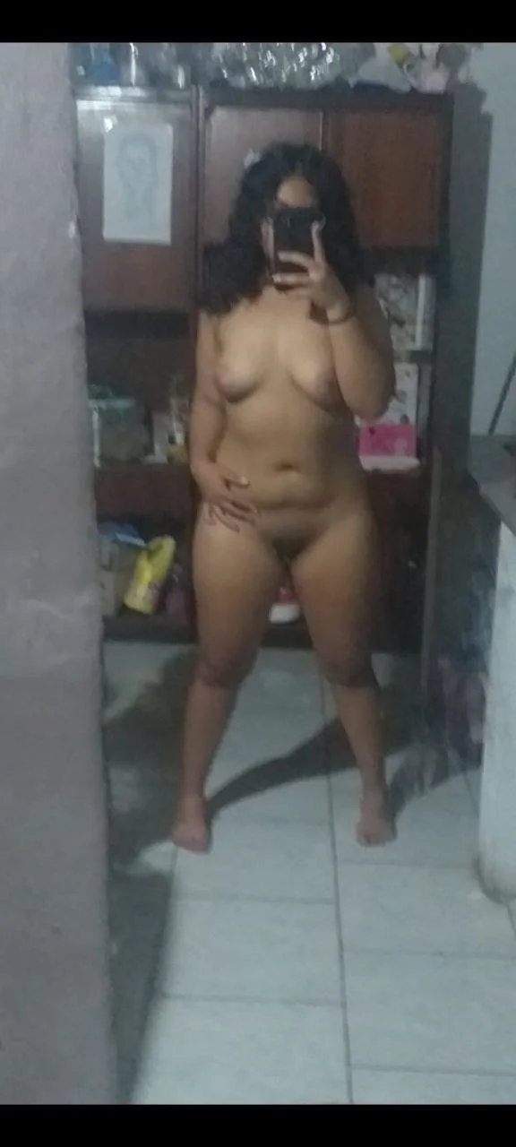 Morena morocha de lentes culona sabrosa con coño depiladita nudes image 6