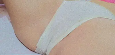 Hermosa putita aburrida le encanta abrirse las piernas cover image