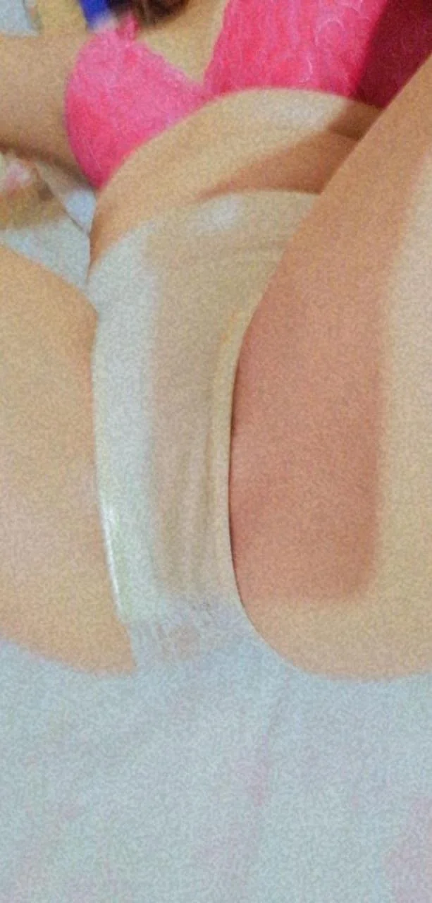 Hermosa putita aburrida le encanta abrirse las piernas image 6