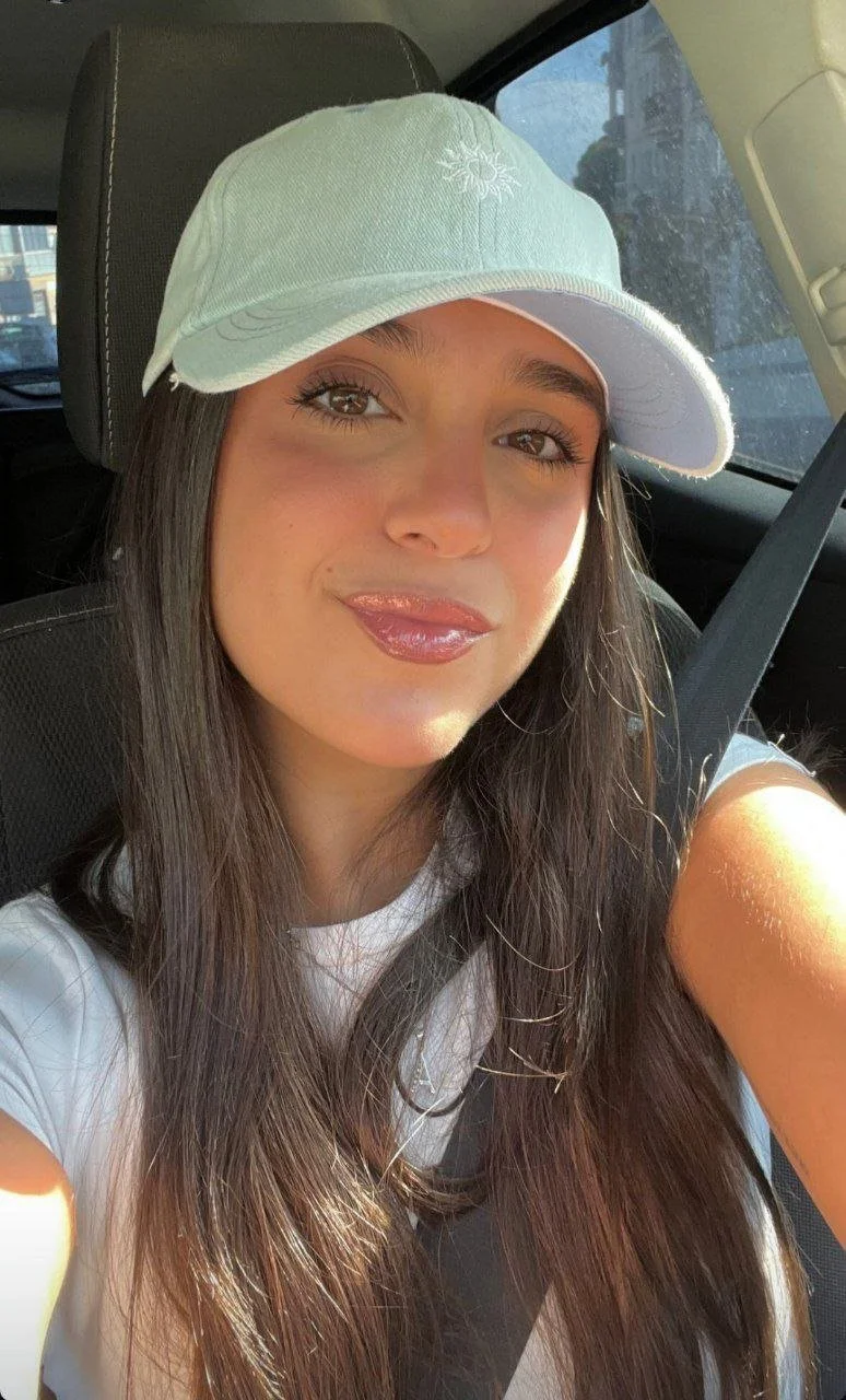 La puta española de marta de 21 nos quiere poner la verga bien dura con su cara y cuerpo de puta image 11