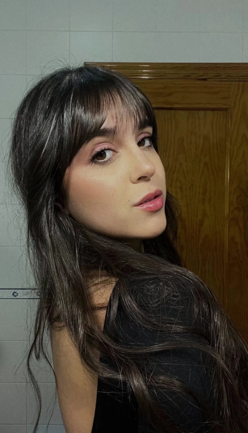 La puta española de marta de 21 nos quiere poner la verga bien dura con su cara y cuerpo de puta image 18