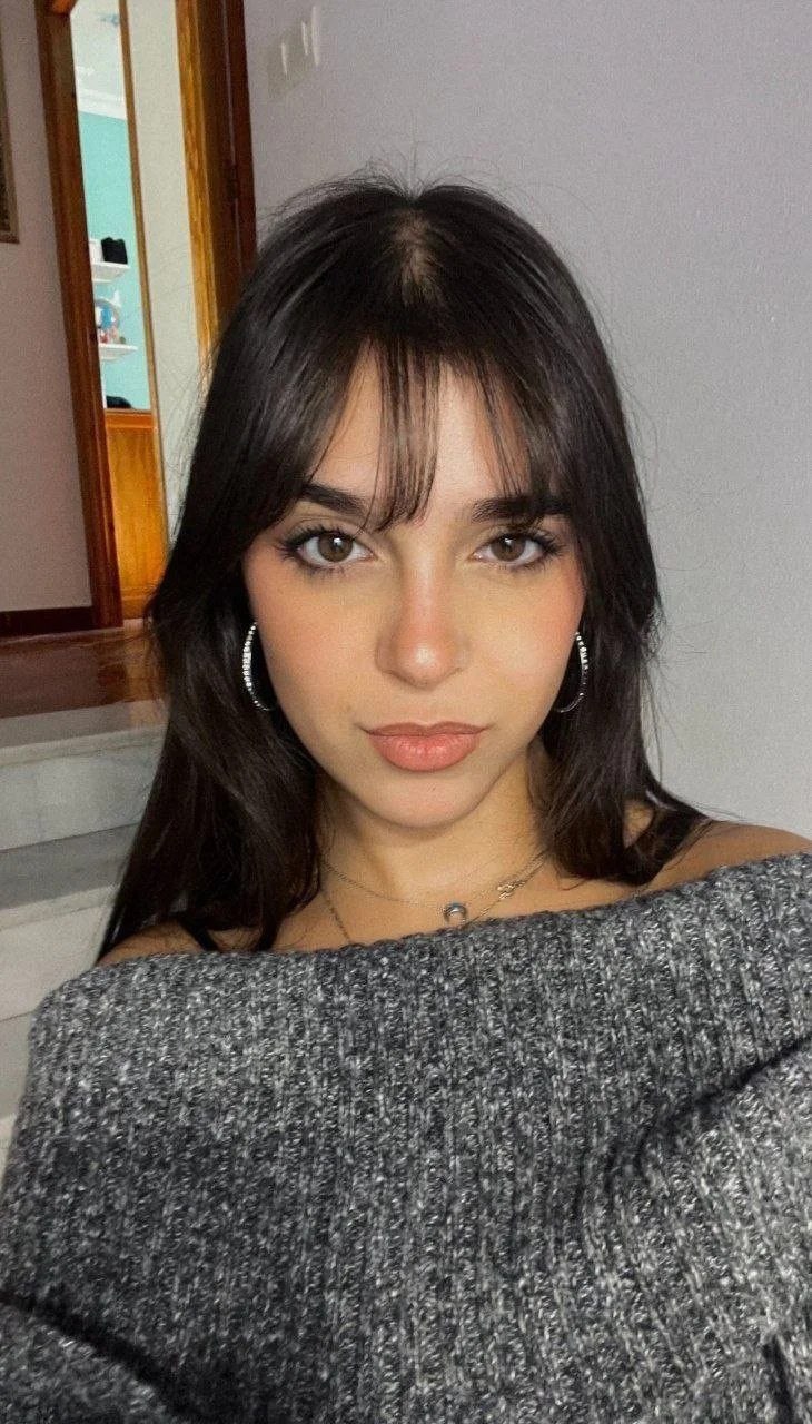 La puta española de marta de 21 nos quiere poner la verga bien dura con su cara y cuerpo de puta image 20