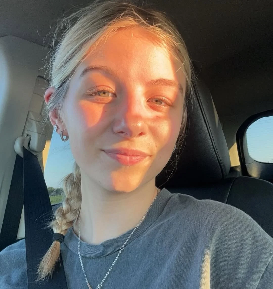 19yo hugeboobs blonde image 3