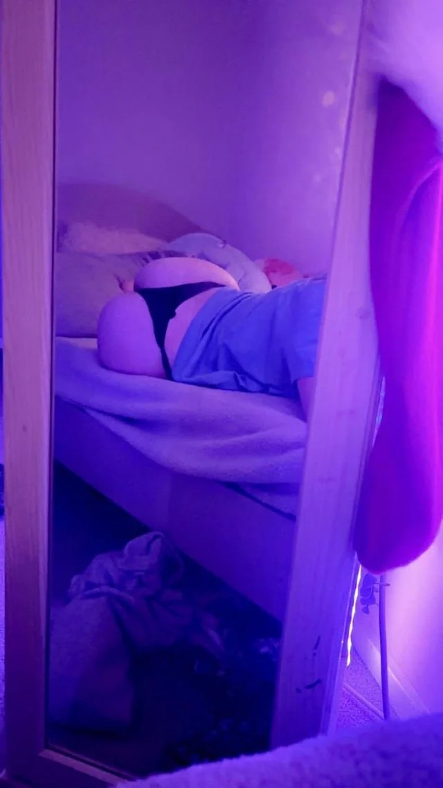 White slut image 3
