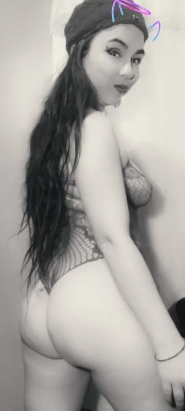 Chilena le encanta enseñar las nalgas image 14