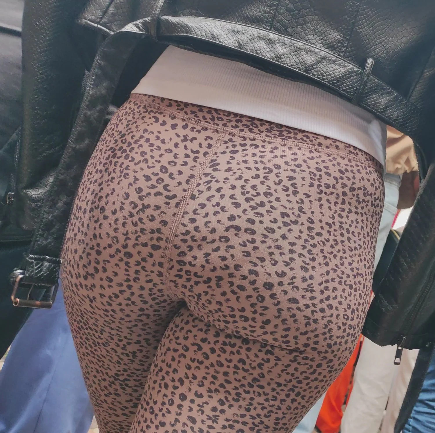 Real teacher in tight leggings exposed image 9