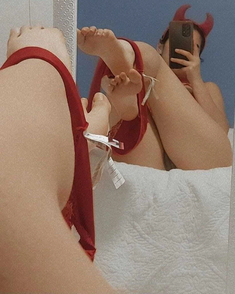 Novinha foi vazada aqui no erome por inscrito , putinha caiu na net mandando nude image 15