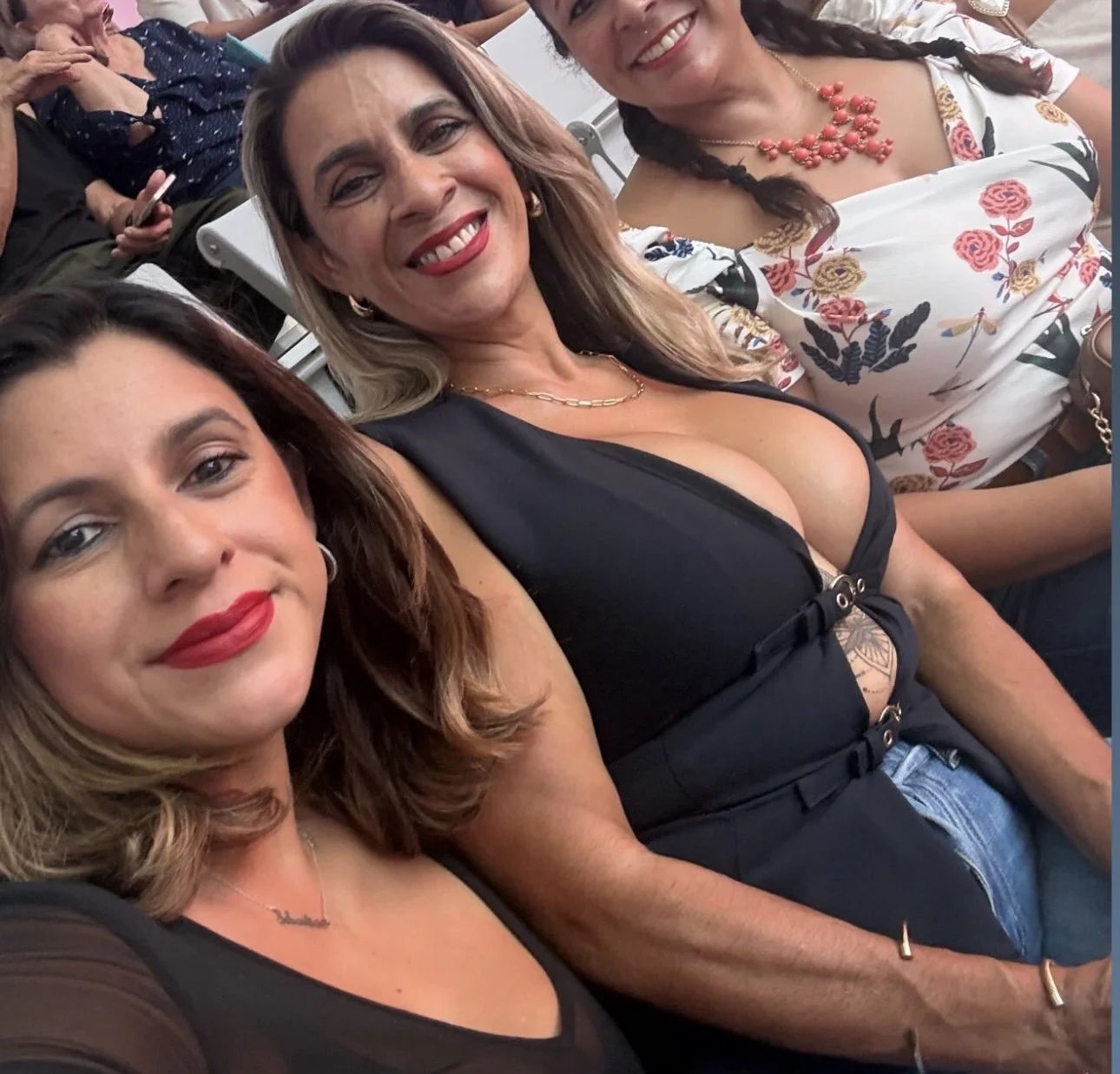 Latina MILF with big tits DM for socials main image