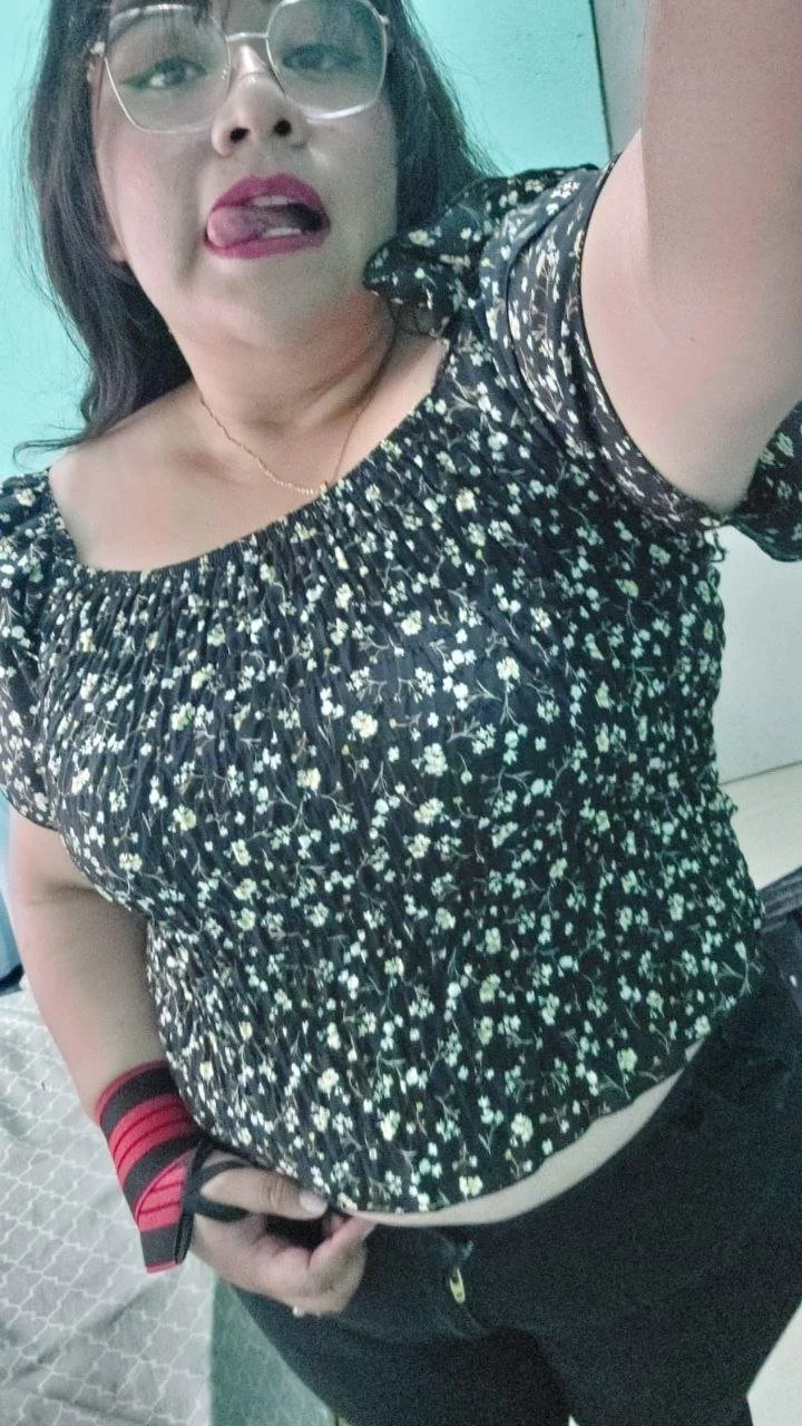 Rica madurita gordita mostrando sus encantos 😋 image 3