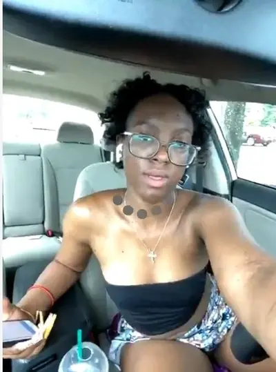 Morena safada fazendo Live no carro e no mercado bem putinha essa safad cover image