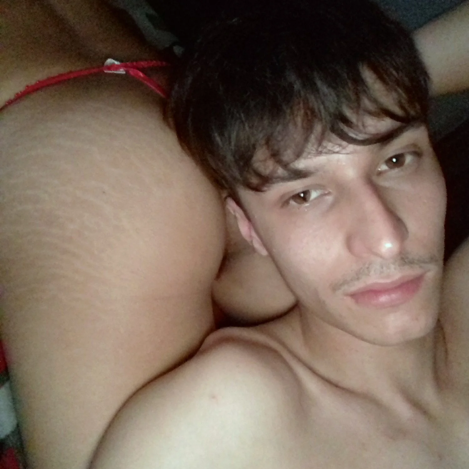 A pelo con dos zorritas menstruando 🩸 image 1