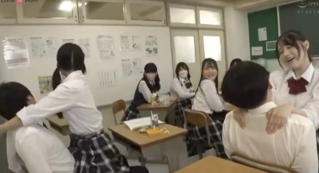 Sneaky Japanese fucking and riding image 3