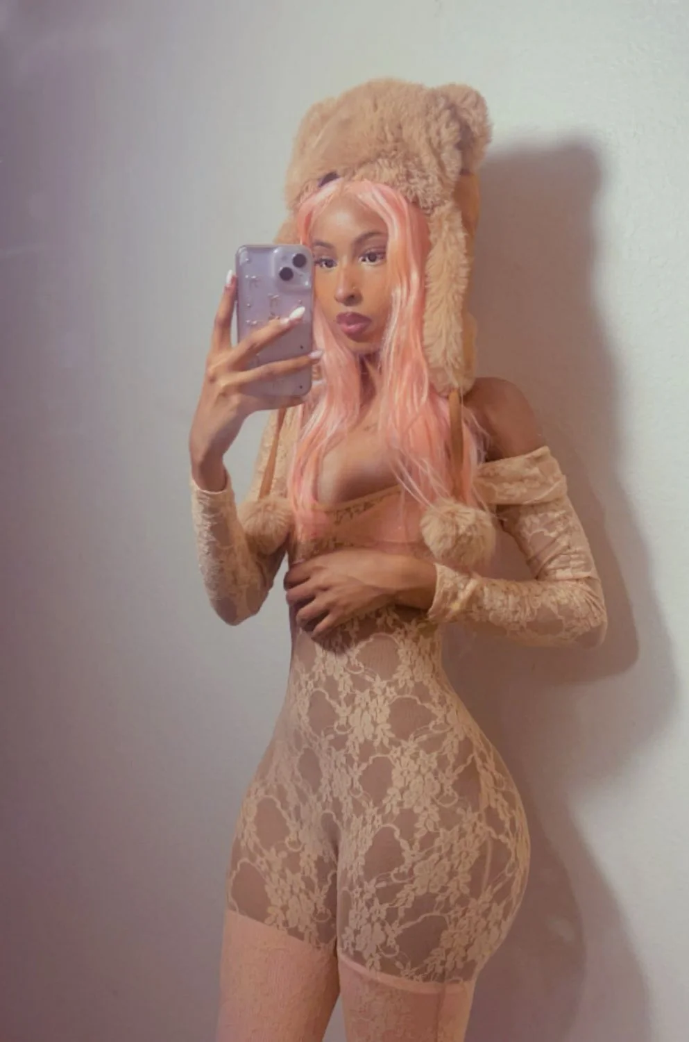 Hot girl wants trib.Dm image 2