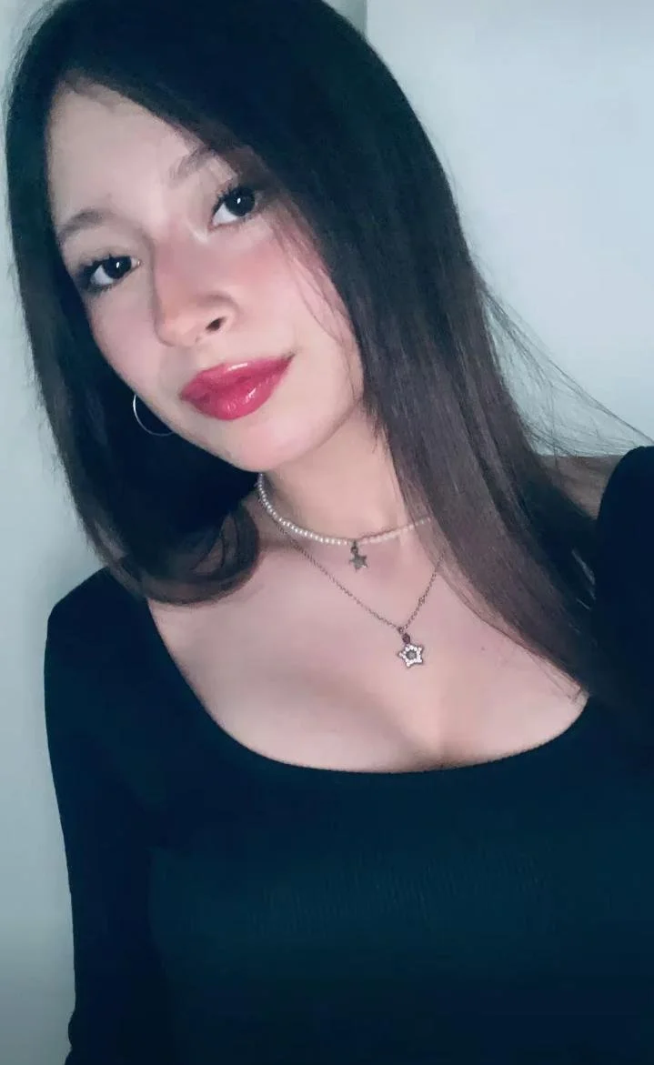 Putona 🍆🥵🔥🤤🍑 main image