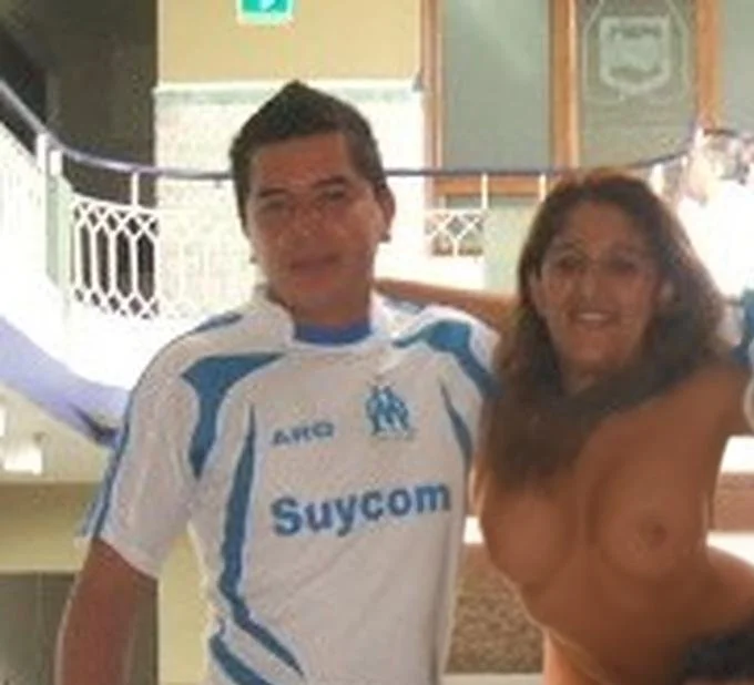 vino a visistarme mi amante marco me regalo el babedoll rosado,le pague dandole las nalgas me gusta image 4