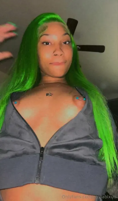śtìllapṛɛttÿÿwhøŕɛ.gøtŧhìçkɛŕr.aftɛr👶🏾🥴 cover image