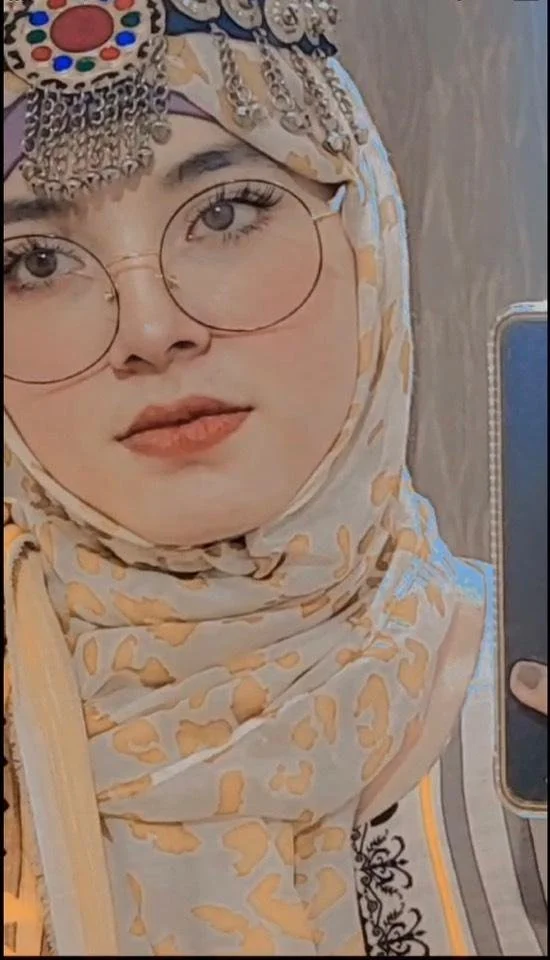 Pakistani Young Chubby Girl Zahra.Guess her pussy Colour.More Collection will be upload soon. image 7