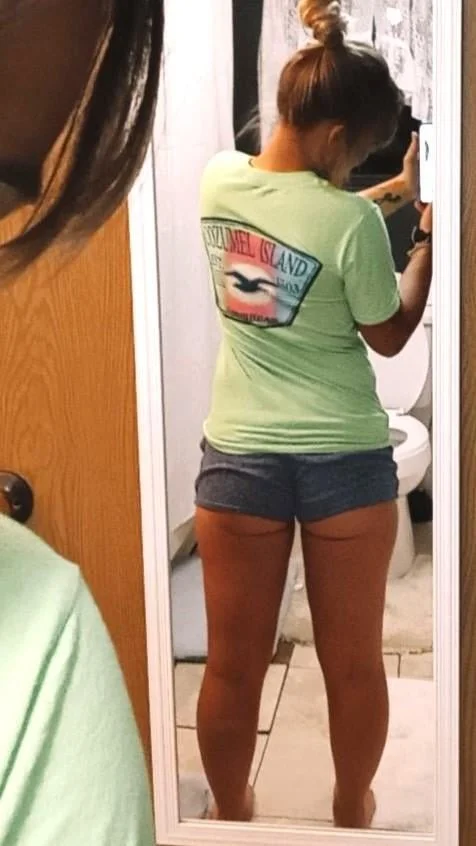 Sexy MILF exposed image 9