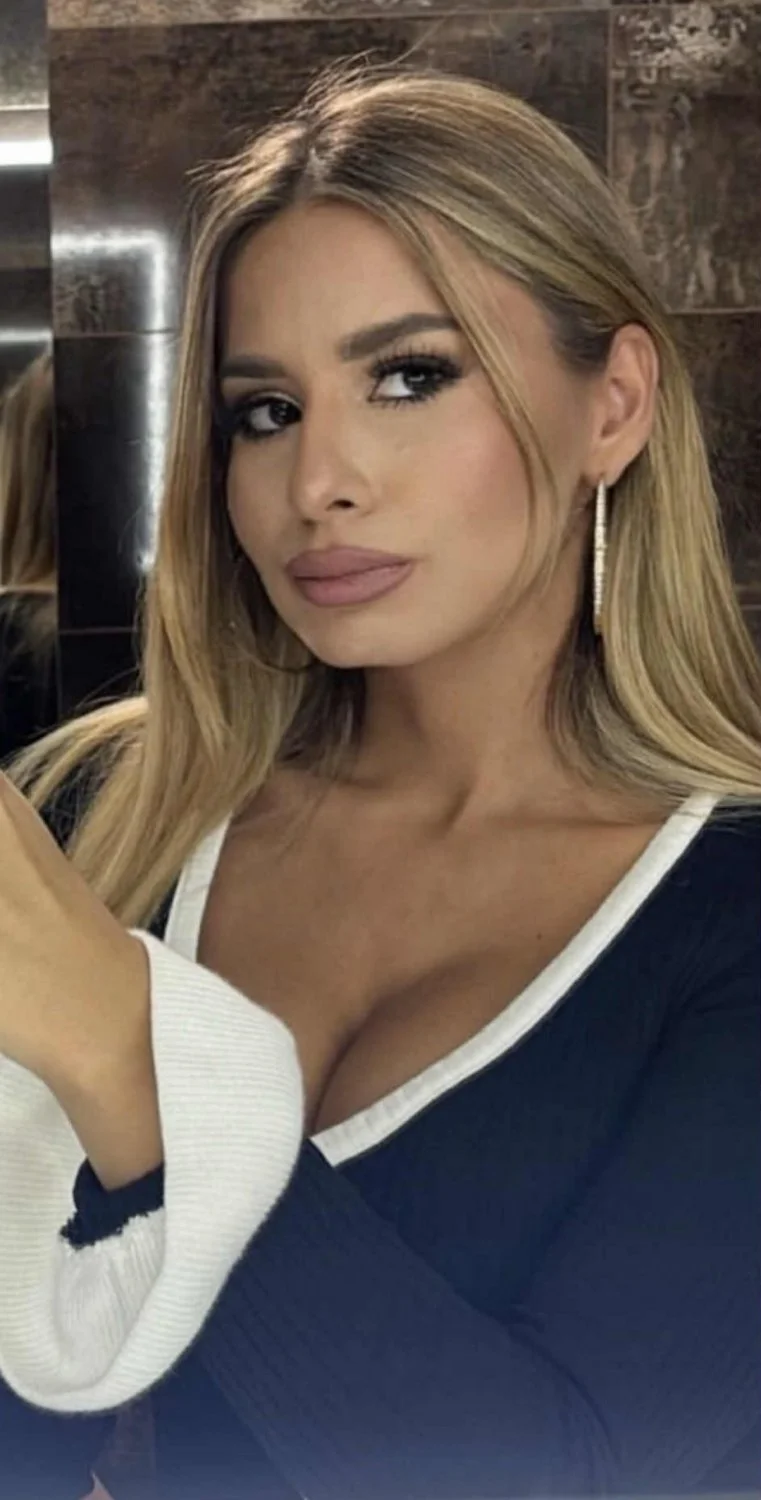 Shameless baddie teen slut Ema H. leaked naked image 5