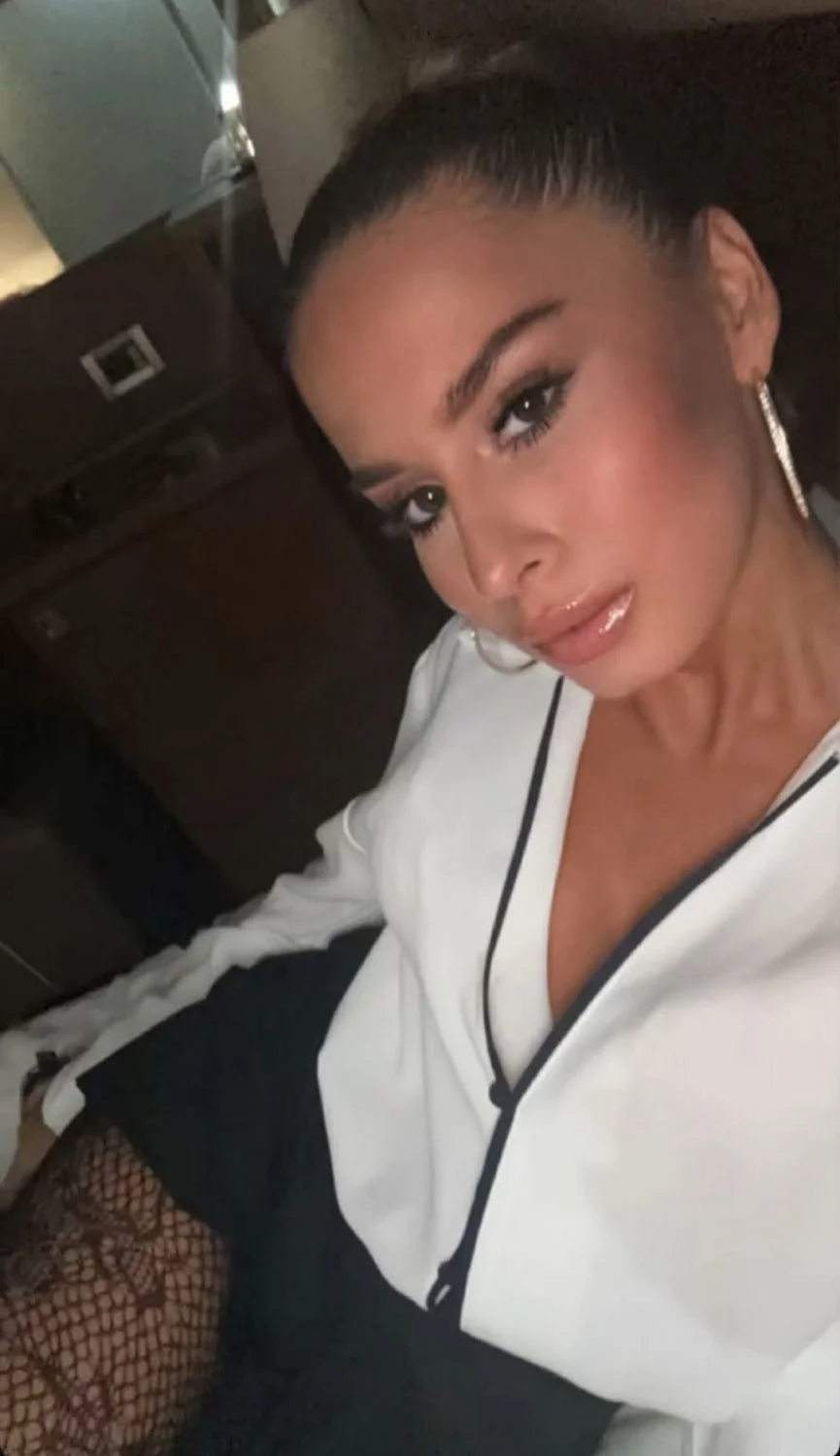 Shameless baddie teen slut Ema H. leaked naked image 6