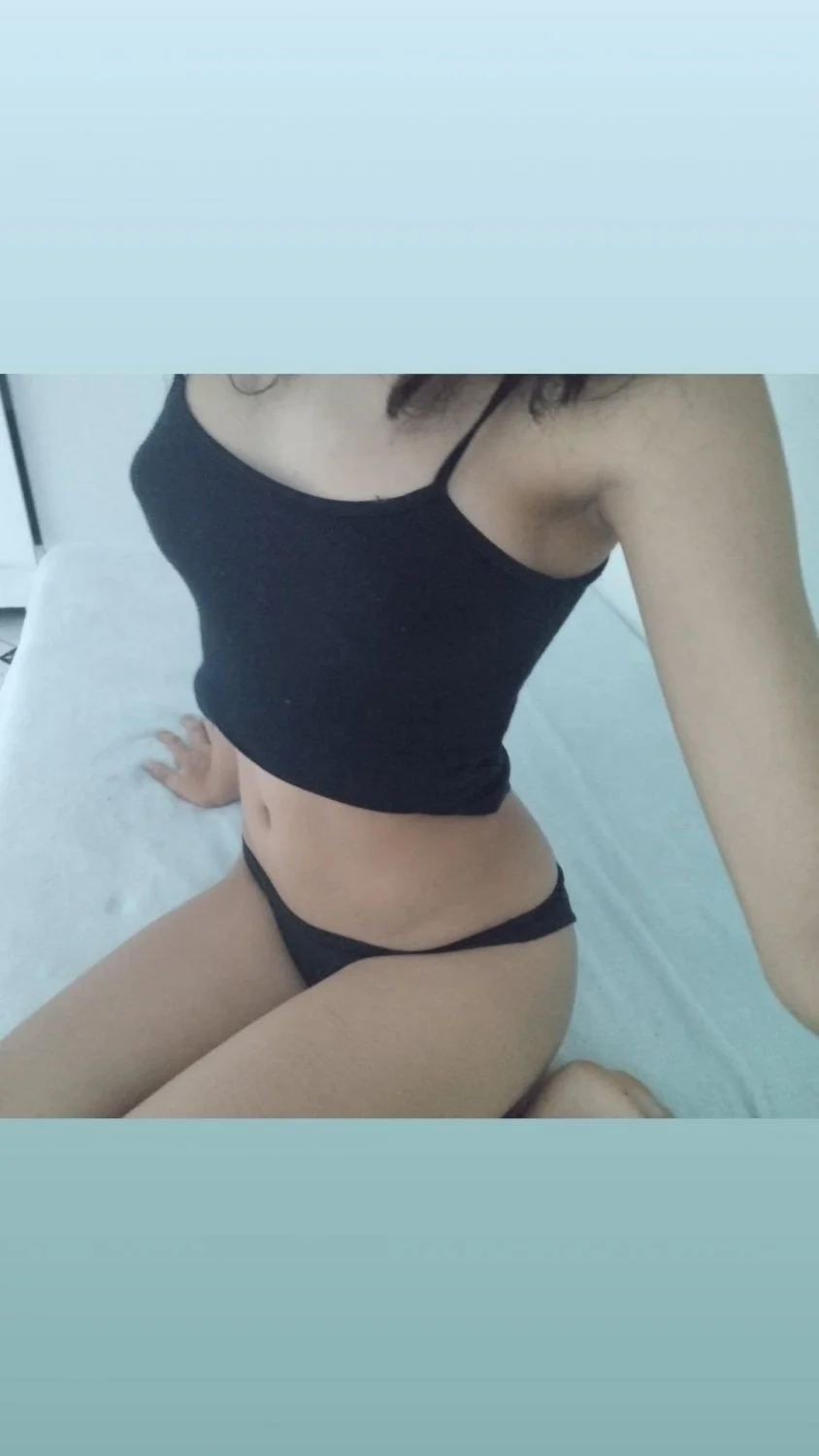 Novinha deu mole e o namorado não perdoou image 18