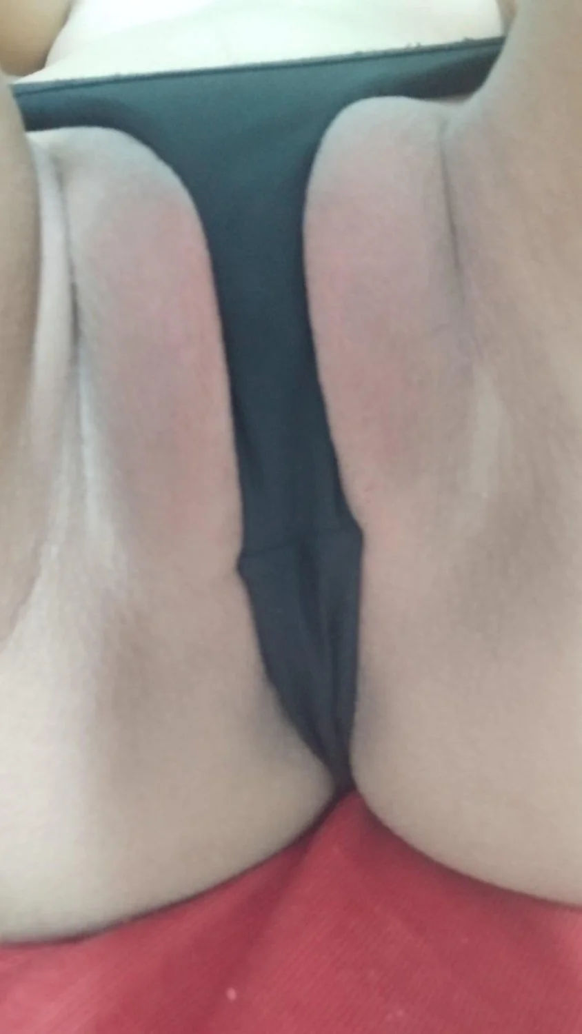 Novinha deu mole e o namorado não perdoou image 9