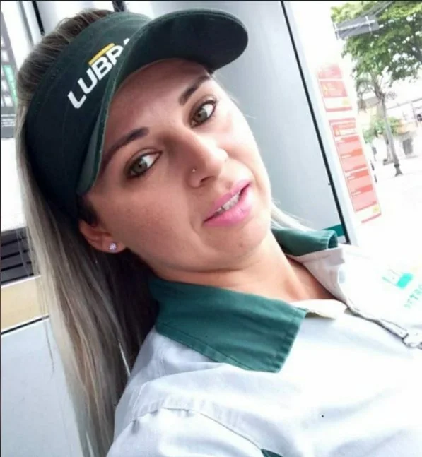 Novinha loirinha frentista dando de brinde um boquete gostoso!!! novinha, vazou, vazada, amador image 5